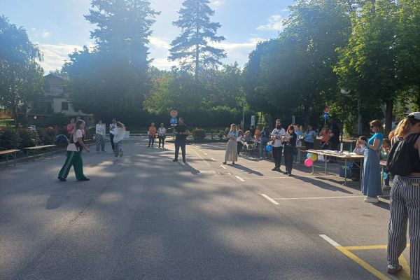 obiskovalci-78324FE06-E448-FD2C-AEDF-761CC6581A1C.jpg