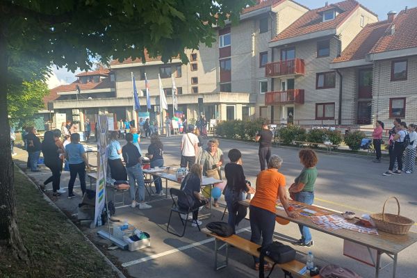obiskovalci-8697D18F2-F491-115C-4A0E-F12DBD7613A5.jpg